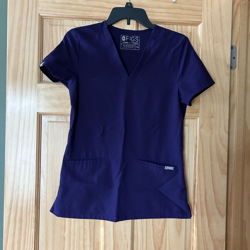 Fish scrub top